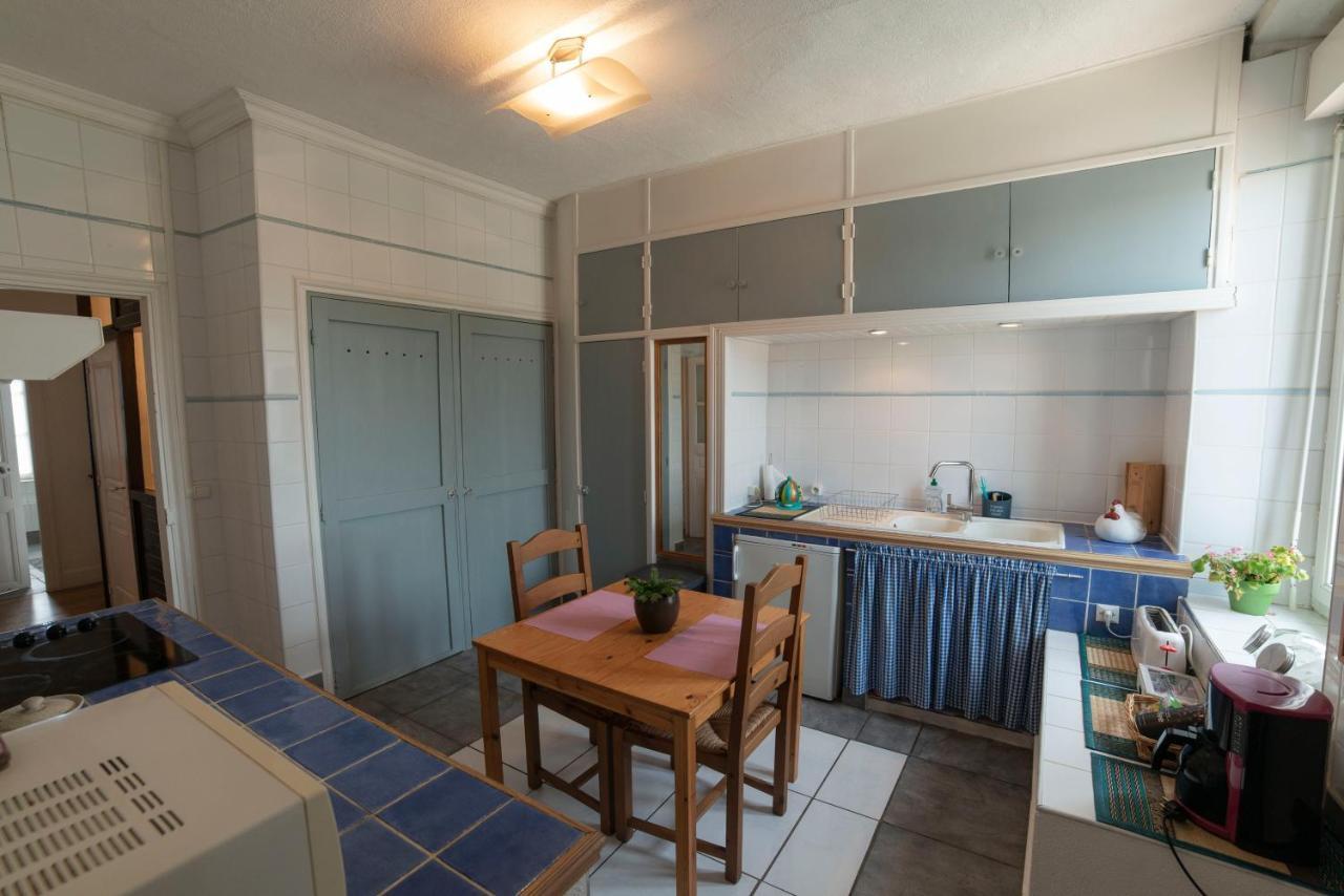 De 2 Au 1er Etage *